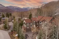 Highline by AvantStay Breathtaking Mountain Home w Hot Tub Views