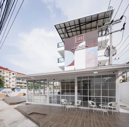 Srinn Hotel Pattaya Klang Отели рядом с достопримечательностью «City Garden Tower Condominium»