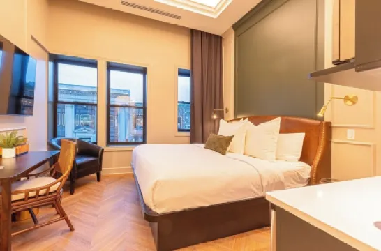 ซินแคลร์ สวีทส์ โรงแรมใน