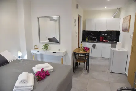 Aloha Inn Отели в г. Артеми