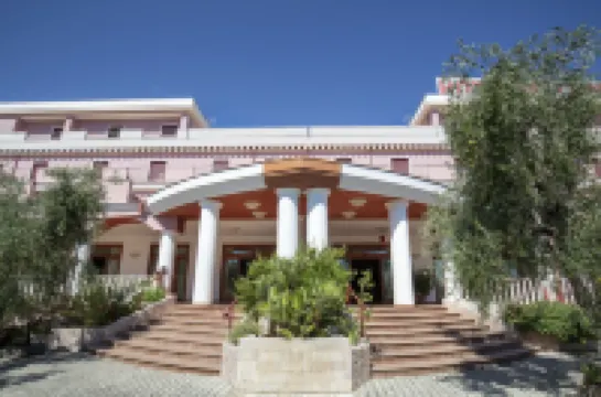 โรงแรมเดลเลโมเร