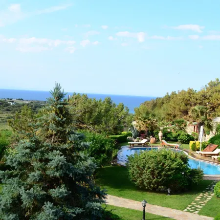 Ada Bacchus Hotel