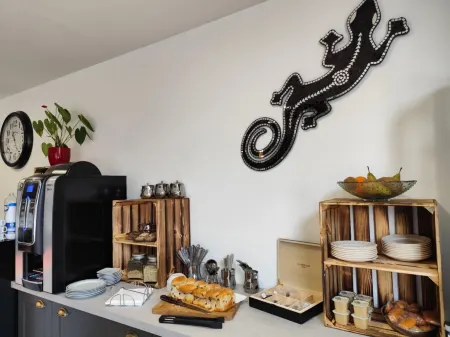 Hôtel Saint Jacques Отели в г. Дё-Севр