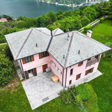 Villa Grel - by Myhomeincomo