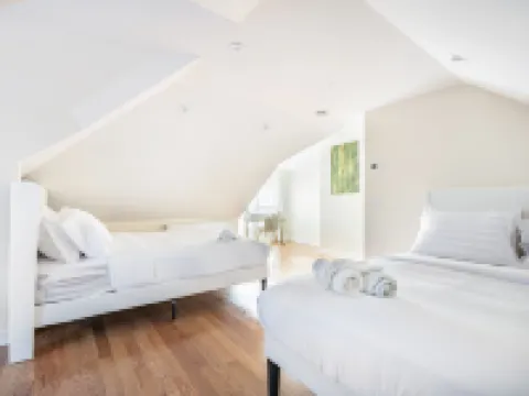 3BR Prime Luxury near NYC w Arcade Room Hotels in Yonkers