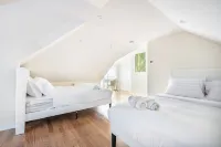 3BR Prime Luxury near NYC w Arcade Room Hotels in Yonkers