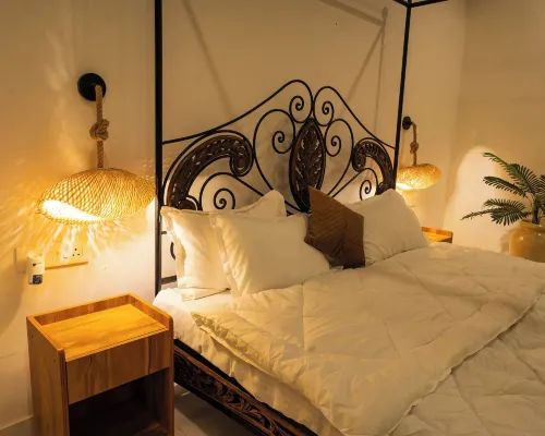 Cali Stays & Cafe By the Bay Hotels in Chapora