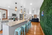 Water Views and Free Kayaks - Modern Waterside Sanctuary