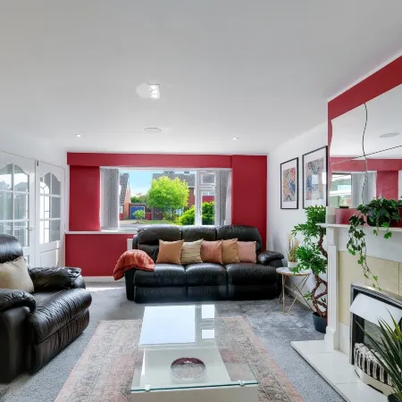 Elegant 5Br Home with Free EV,Garden and Parking