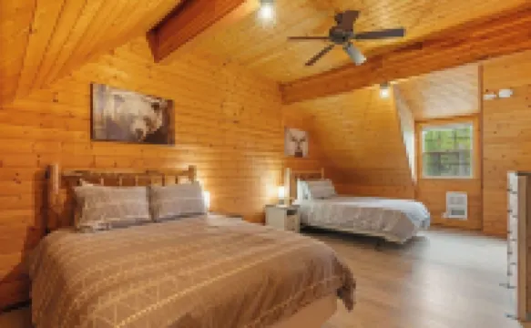 30 Min to Jackson Hole • Alpine Retreat • Hot Tub • Sleeps 12