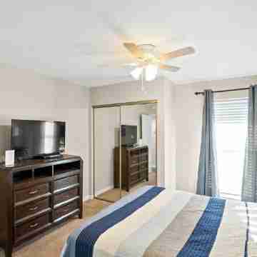 Hotel Calibama  Cozy beach charm.  Super close to Hangout, Pet Friendly! Rooms