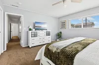 3 Bedroom Central Escape - Hot Tub, Fire Pit & Newly Renovated Sunny Back Yard 데파트망 오브 일렉트리컬 앤드 컴퓨터 엔지너링 주변 호텔