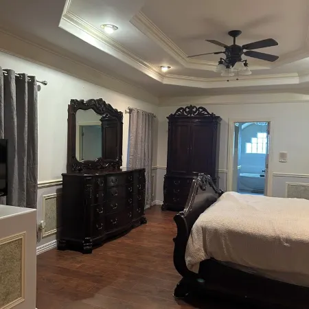 Upstairs bar, palapa, 5 bedroom, king suite, Gig WiFi, great location