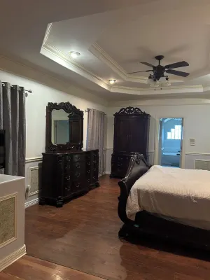 Upstairs bar, palapa, 5 bedroom, king suite, Gig WiFi, great location Marshalls附近的飯店