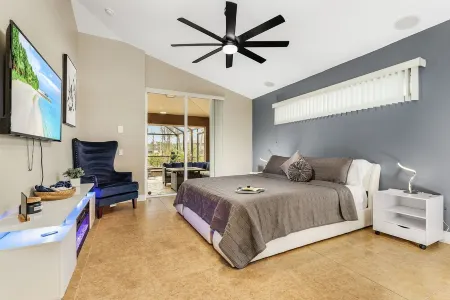 Sanctuary w/covered heated saltwater pool on canal