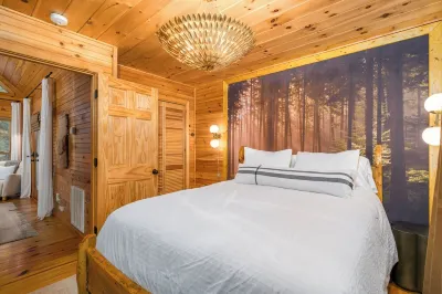 Fall Getaway to the Mountains of Blue Ridge, GA- with a Hot Tub and Fire Pit Hotels in der Nähe von Delphi University