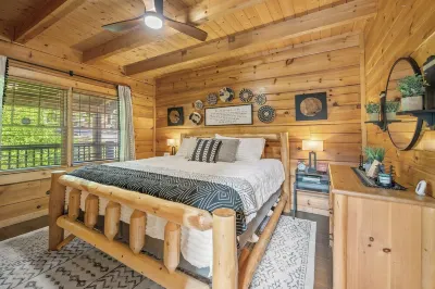 Serenity Now at Douglas Lake-Pet Friendly-Hottub-Pool table, Ping Pong, Foosball Hotels near Sims Point