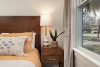 Charming 1 Bed Historical Apartment - Steps to Downtown Midland