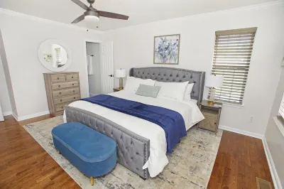 Home Away from Home! Johns Creek, 4Bd, Sleeps 8, Chef's Kitchen, Office, Garage! Hotels near The Memory Center