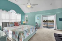 BEACH PLEASE! Amazing Ocean and Sound Views with Easy Beach Access! Pet Friendly