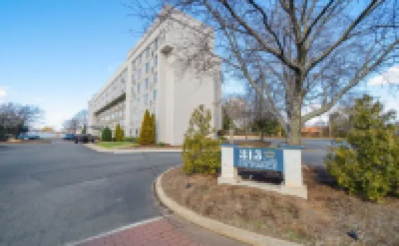 315 LoSo Hotel Airport