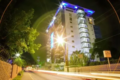 Apartment with Roof Top Pool. Hotels near Hope Zoo Preservation Foundation