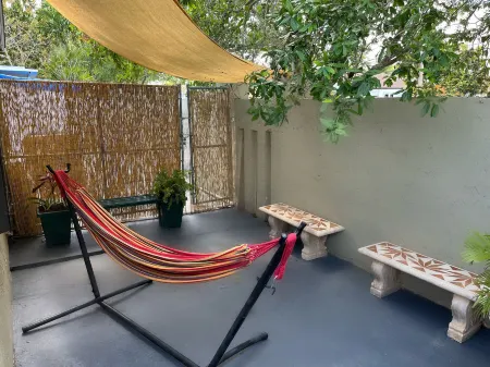 Amazing & Cozy Duplex Near Zoo Miami !