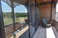 Chateau Vartsikhe Hotels in Варцихе