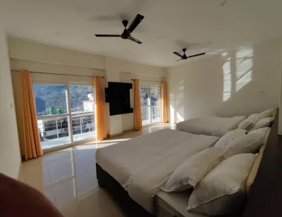 涅槃飯店 Snowclad camp chopta附近的飯店