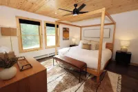 Brand New. Views! Hot Tub. Sleeps 14. Kid Friendly