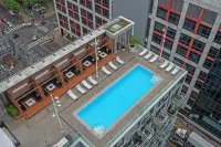 Modern Downtown Apartments - สระว่ายน้ำบนดาดฟ้า