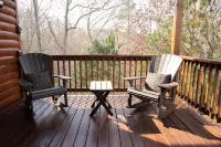 Luxury retreat/Hot tub/Carters Lake/Sleeps 22/Mountain view/firepit/pool table