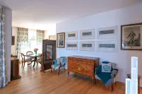 One & Only Lake View Apartment Hotel a 