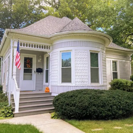 Historic Cottage - Walk to Downtown & Trails