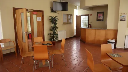 Pool and sea view accommodation 50 m sea Отели в г. Овар