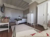 Beautiful centennial house recently restored in a privileged location. Hoteles en Villagarcía de Arosa