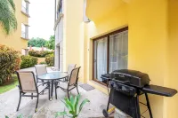 Spacious 2-bedroom apartment in the heart of Tamarindo! 타마린도 호텔