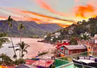 Penthouse in Yelapa, Brand New and Luxurious Casa, Sleeps 8 very comfortably