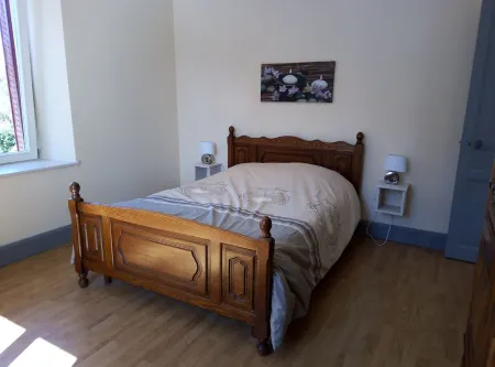 Gite les Granites with balcony overlooking the lake