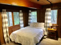 Charming Family Ski Chalet Less Than 5 minutes Drive to Okemo/Jackson Gore