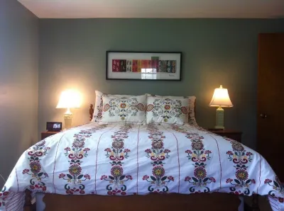 Quiet private Centerville cottage, walk to beach, central A/C, parking pass. 크레이그빌 비치, 반스터블 주변 호텔