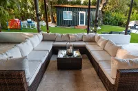 6BR King Bed, Pool with Huge Yard