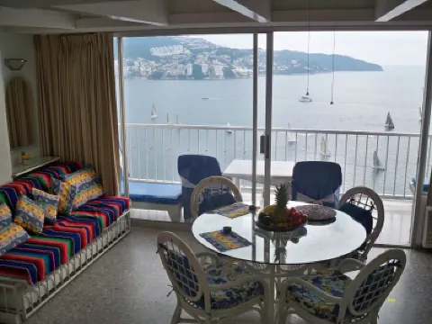 Acapulco Beachfront Studio Condo, Fabulous View! Hotels in 