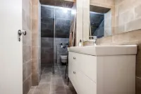 Refurbished Flat in Central Reykjavik in a Quiet Residential Area  호텔