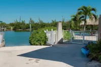 GREAT FISHING RIGHT OFF THE DOCK! KEY COLONY BEACH