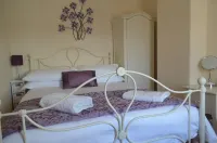 Fuzzy Duck Cottage. Over 100 5 star reviews on Trip Advisor. Sleeps 4