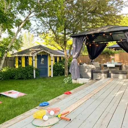 6BR • Sleeps 12 • Stocked Kitchen • 10-Min Stroll to Lake Huron