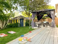 6BR • Sleeps 12 • Stocked Kitchen • 10-Min Stroll to Lake Huron Hotels in Sarnia