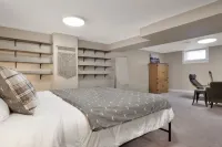 Urban Retreat- Entire House. King beds. Central location. Các khách sạn gần Macalester College