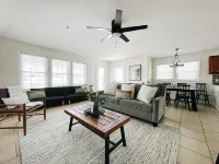Cheerful, beach block 3-bedroom home! Hotel in zona JiLLy’s Arcade